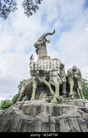 Die Statue fünf Ziegen, die im April 1960 gebaut wurde, einem der berühmtesten Wahrzeichen Gebäude im Kanton. Stockfoto