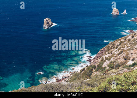 Landschaft mit Blick auf das Meer von Masua und Pan di Zucchero an der Westküste von Sardinien. Italien. Stockfoto
