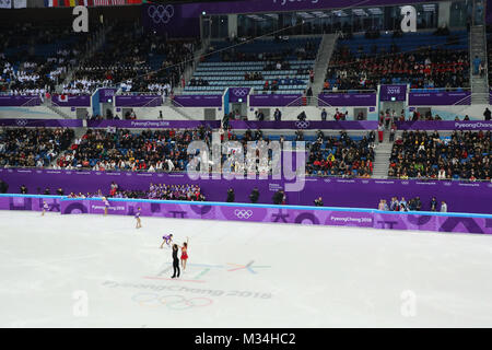 PyeongChang. 9. Februar, 2018. Gangneung, Südkorea. 9 Feb, 2018. Allgemeine Ansicht Eiskunstlauf: Team Paare kurzes Programm bei Gangneung Ice Arena während der PyeongChang 2018 Olympic Winter Games in Tainan, Südkorea. Credit: YUTAKA/LBA/Alamy leben Nachrichten Stockfoto