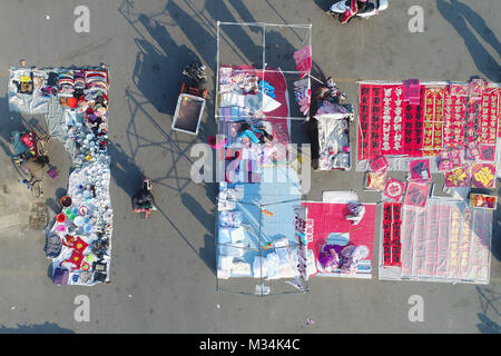 Binzhou, Binzhou, China. 8 Feb, 2018. Binzhou, CHINA - 8. Februar 2018: Luftaufnahmen der Markt vor dem Frühlingsfest in Binzhou, der ostchinesischen Provinz Shandong. Credit: SIPA Asien/ZUMA Draht/Alamy leben Nachrichten Stockfoto