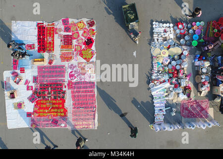 Binzhou, Binzhou, China. 8 Feb, 2018. Binzhou, CHINA - 8. Februar 2018: Luftaufnahmen der Markt vor dem Frühlingsfest in Binzhou, der ostchinesischen Provinz Shandong. Credit: SIPA Asien/ZUMA Draht/Alamy leben Nachrichten Stockfoto