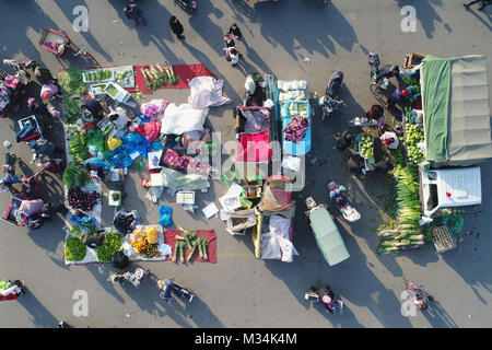 Binzhou, Binzhou, China. 8 Feb, 2018. Binzhou, CHINA - 8. Februar 2018: Luftaufnahmen der Markt vor dem Frühlingsfest in Binzhou, der ostchinesischen Provinz Shandong. Credit: SIPA Asien/ZUMA Draht/Alamy leben Nachrichten Stockfoto