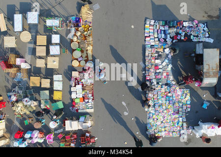 Binzhou, Binzhou, China. 8 Feb, 2018. Binzhou, CHINA - 8. Februar 2018: Luftaufnahmen der Markt vor dem Frühlingsfest in Binzhou, der ostchinesischen Provinz Shandong. Credit: SIPA Asien/ZUMA Draht/Alamy leben Nachrichten Stockfoto