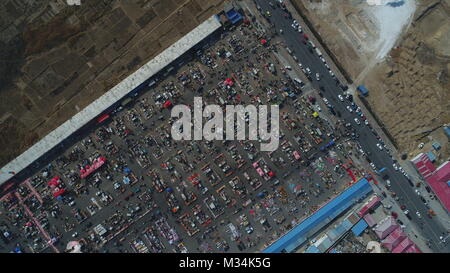 Binzhou, Binzhou, China. 8 Feb, 2018. Binzhou, CHINA - 8. Februar 2018: Luftaufnahmen der Markt vor dem Frühlingsfest in Binzhou, der ostchinesischen Provinz Shandong. Credit: SIPA Asien/ZUMA Draht/Alamy leben Nachrichten Stockfoto