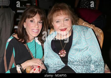 Kate Linder, Lee Phillip Bell anwesend für Tracey Bregman 35th Jahrestag AUF DEN JUNGEN UND DIE RASTLOSEN, CBS TV City, Los Angeles, CA Februar 2, 2018. Foto von: Priscilla Grant/Everett Collection Stockfoto