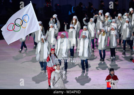 Pyeongchang, Südkorea. 9 Feb, 2018. Athleten aus Russland Datei in das Stadion während der Eröffnungsfeier der Olympischen Winterspiele 2018 in Pyeongchang, Südkorea, Freitag, 9. Februar 2018. Quelle: Michal Kamaryt/CTK Photo/Alamy leben Nachrichten Stockfoto