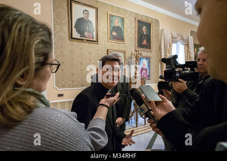 Rossano, Kardinal Luis Antonio Tagle, Erzbischof von Manila und Präsident von Caritas Internationalis während der Pressekonferenz zur Eröffnung des Casa della speranza, an der Rossano Bahnhof. 07/02/2018, Rossano, Italien Stockfoto