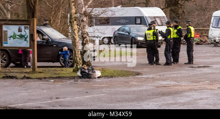 Brentwood, Essex. 9 Feb, 2018. Eine große Essex Polizeieinsatz statt Camp ist eine rechtswidrige Traveller in Thorndon Country Park, Brentwood, Essex. Credit Ian Davidson/Alamy Leben Nachrichten zu entfernen. Stockfoto