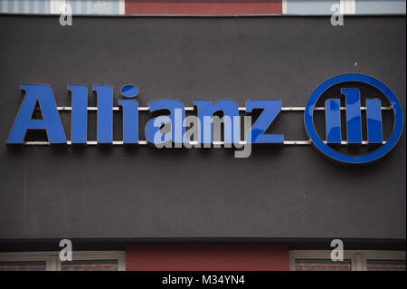 Prag, Tschechische Republik. 9 Feb, 2018. Allianz Logo ist in Prag gesehen. Prag ist die Hauptstadt der Tschechischen Republik. Es hat eine Bevölkerung von über 1,3 Millionen im Jahr 2017. Credit: Omar Marques/SOPA/ZUMA Draht/Alamy leben Nachrichten Stockfoto