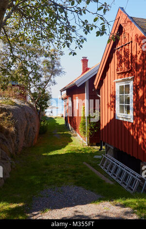 Typische Holz Kabinen auf der Insel in den stockholmer Schären, Schweden, Skandinavien Stockfoto