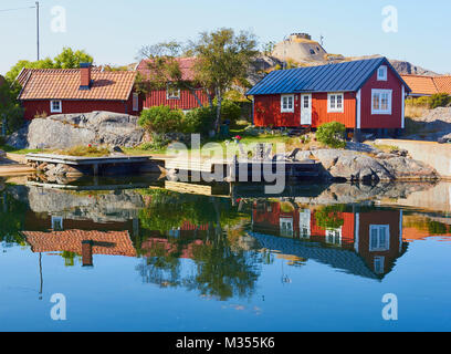 Traditionellen Holzhäusern, Vasterhamn (West Hafen) auf der Insel von Oja (landsort), der südlichste Punkt in den Stockholmer Schären, Schweden Stockfoto