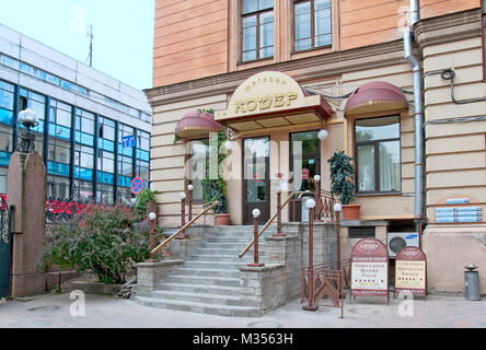 St. Petersburg, Russland - Juni 06, 2013: Shop "Koscher" in St. Petersburg, Russland. Der shop Kosher im großen Chor Synagoge Hof befindet. Stockfoto