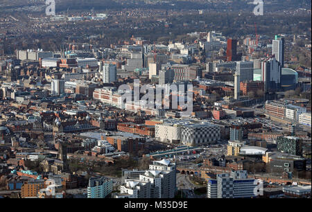 Luftaufnahme von Leeds City Centre & Headingley im Hintergrund, West Yorkshire, UK Stockfoto