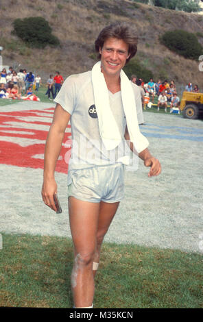 MALIBU, CA - 11. SEPTEMBER: Schauspieler John James in der Schlacht von dem Netzwerk Stars bei der Pepperdine Universität am 11. September 1982 in Malibu, Kalifornien. Foto von Barry King/Alamy Stock Foto Stockfoto