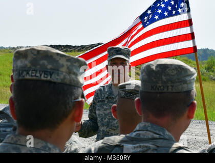 FORT STEWART, Ga 19 Juli, 2015 - gardisten von Truppe ein 108 Kavallerie von Oberst Thomas Carden, Kommandant der Georgia Army National Guard während der Durchführung jährlicher Training in Fort Stewart, Ga Georgia Army National Guard Foto von Kapitän William Carraway/Freigegeben die Truppen Adressierung durch Georgien National Guard angesprochen werden Stockfoto