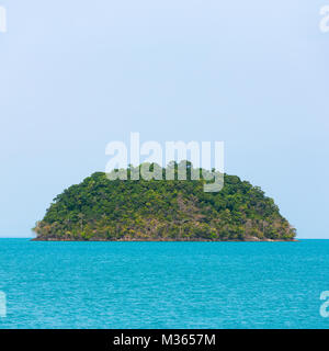 Unbewohnten tropischen Insel in Thailand. Stockfoto