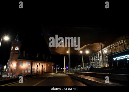 Nacht Bilder der Senedd, die Nationalversammlung für Wales und der Pier Head Gebäude, Cardiff Bay, South Wales Stockfoto