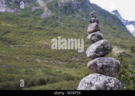 Gestapelte Steine. (Briksdal Gletscher Briksdalsbreen), Jostedalsbreen. Norwegen Stockfoto