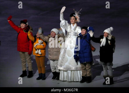 Darsteller und Maskottchen während der Eröffnungsfeier der Olympischen Spiele 2018 PyeongChang am Olympiastadion PyeongChang in Südkorea. Stockfoto