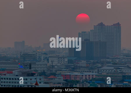 Smog in Bangkok und eine Stadt sunset Stockfoto