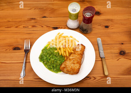 Seachill schottischen Schellfisch Chips und Erbsenpüree Stockfoto