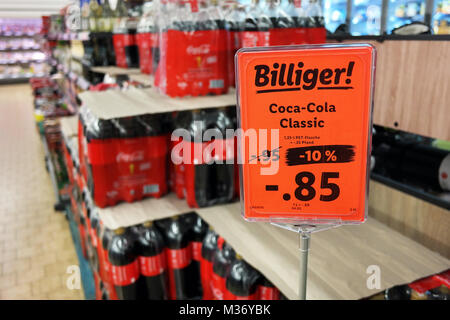 Coca-Cola in einem Lidl Discounter Stockfoto