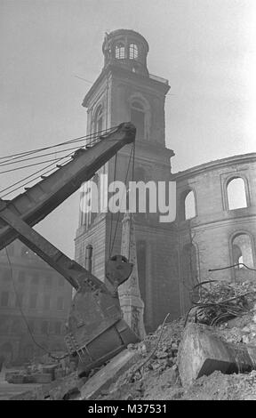 Die Ruine der Frankfurter Paulskirche (St. Paul's Kirche), dargestellt am 17. Januar 1947. | Verwendung weltweit Stockfoto