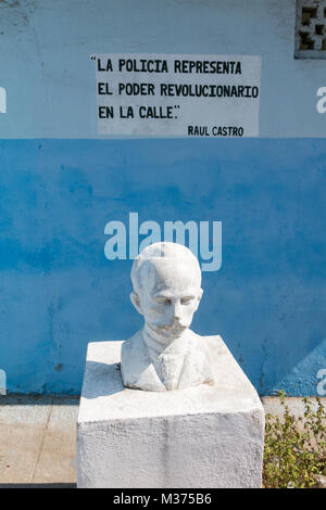 Denkmal für Jose Marti, der kubanischen Nationalhelden auf dem Platz der Revolution in Cienfuegos Stockfoto