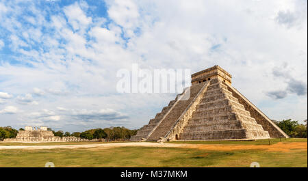 Tempel des Kukulcan oder das Schloss, das Zentrum der archäologischen Stätte Chichen Itza, Yucatan, Mexiko Stockfoto