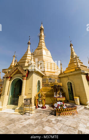 YANGON, Myanmar, 25. Dezember 2017: Goldene Sule Pagode in Yangon. Es ist ein Wahrzeichen im Herzen von Yangon, Myanmar entfernt Stockfoto