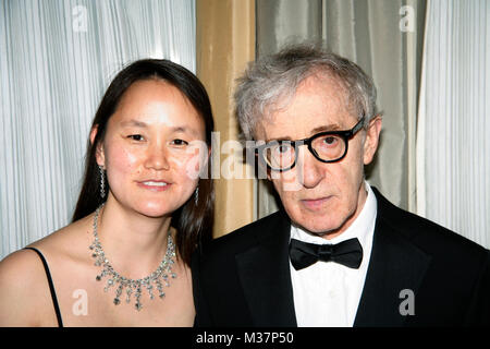 *** Exklusive Deckung *** Woody Allen & Frau bald Yi Previn die Teilnahme am Screening und Chopard nach Partei für 'Barcelona' Vicky Vicky Christine Christine Barcelona' Mai 17, 2008 Credit: Walter McBride/MediaPunch Stockfoto