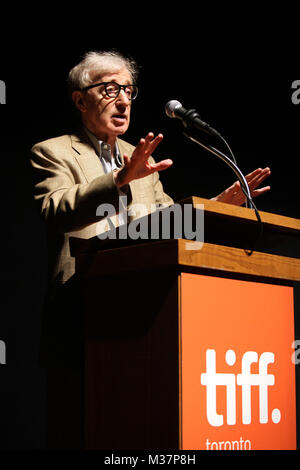 Woody Allen die Teilnahme an der "SIE EINEM HOHEN dunklen Fremden' Gala Premiere Präsentation wird während der 35Th Toronto International Film Festival in der Elgin Theater Treffen am 12. September 2010 in Toronto, Kanada. Quelle: Walter McBride/MediaPunch Stockfoto