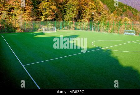 Fußballfeld in Kunstrasen Stockfoto