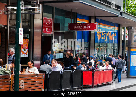 Mittagessen El Fresco Dining, Little Bourke Street, Melbourne, Victoria, Australien Stockfoto