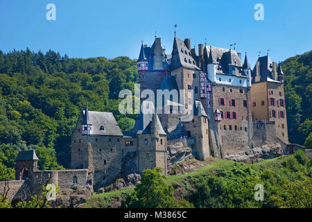 Burg Eltz, schöne mittelalterliche Burg in Wierschem, Muenstermaifeld, Südeifel, Eifel, Rheinland-Pfalz, Deutschland, Europa Stockfoto