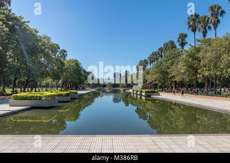 Farroupilha Park oder Redencao Park einen reflektierenden Pool - Porto Alegre, Rio Grande do Sul, Brasilien Stockfoto
