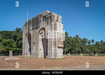 Farroupilha expedicionario Denkmal Arches Park oder Redencao Park - Porto Alegre, Rio Grande do Sul, Brasilien Stockfoto