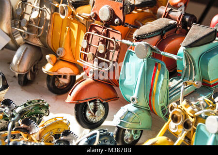 Miniaturen von berühmten italienischen Roller auch bekannt als Vespa Stockfoto