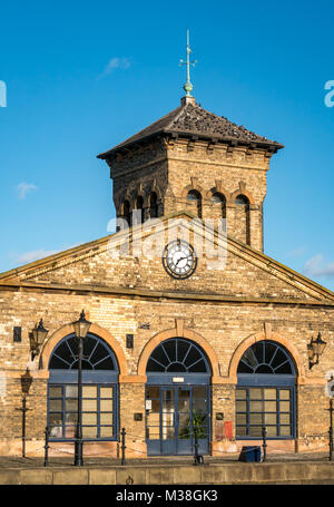 Historisches viktorianisches Backsteingebäude Forth Ports Office, Leith Dock, Edinburgh, Schottland, Großbritannien Stockfoto