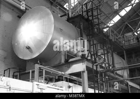 Ein ENTGASER FEED TANK IN EINEM DAMPFKESSEL HAUS Stockfoto