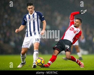 West Bromwich Albion Gareth Barry (links) und Southampton Sofiane Boufal Kampf um den Ball Stockfoto