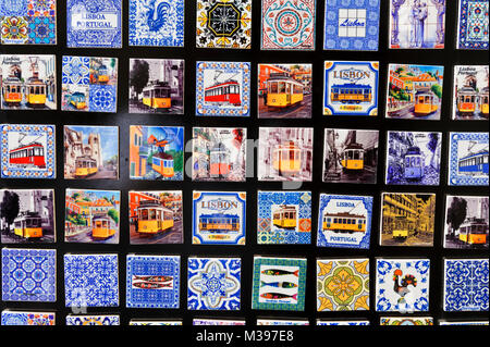 Bunte Magnete auf Verkauf, Lissabon, Portugal Stockfoto
