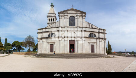 ROVINJ, KROATIEN - 29. MAI 2014: Die Kirche der Heiligen Euphemia außen Stockfoto