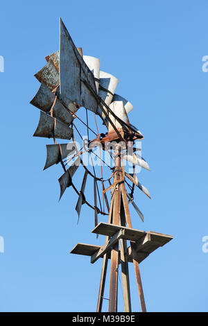 Ein rost Mühle auf einer Farm in Iowa. Stockfoto