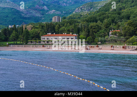 Queen's Strand vor der Villa Milocer Aman Sveti Stefan Luxus Hotel in Przno, Montenegro Stockfoto