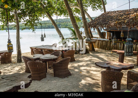 Restaurant am Strand, Ratua Private Island, Republik Vanuatu Stockfoto