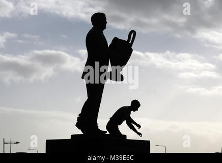 Statuen von Jock Stein und Jimmy Johnstone außerhalb Celtic Park vor der William Hill Schottischen Pokal, 5. Runde Spiel im Celtic Park, Glasgow. Stockfoto