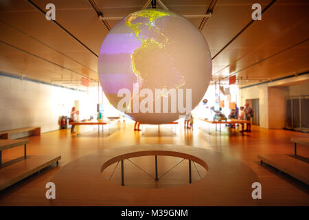 Welt steuern Zimmer globe Hologramm Planet Erde Modell. Stockfoto