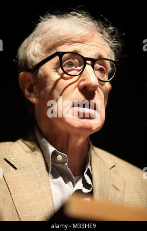 Woody Allen die Teilnahme an der "SIE EINEM HOHEN dunklen Fremden' Gala Premiere Präsentation wird während der 35Th Toronto International Film Festival in der Elgin Theater Treffen am 12. September 2010 in Toronto, Kanada. Quelle: Walter McBride/MediaPunch Stockfoto