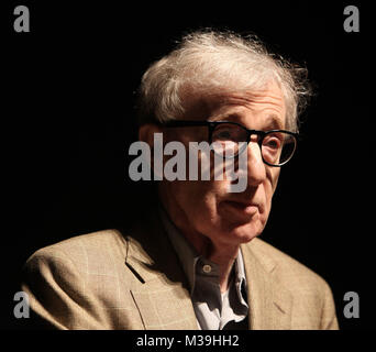 Woody Allen die Teilnahme an der "SIE EINEM HOHEN dunklen Fremden' Gala Premiere Präsentation wird während der 35Th Toronto International Film Festival in der Elgin Theater Treffen am 12. September 2010 in Toronto, Kanada. Quelle: Walter McBride/MediaPunch Stockfoto